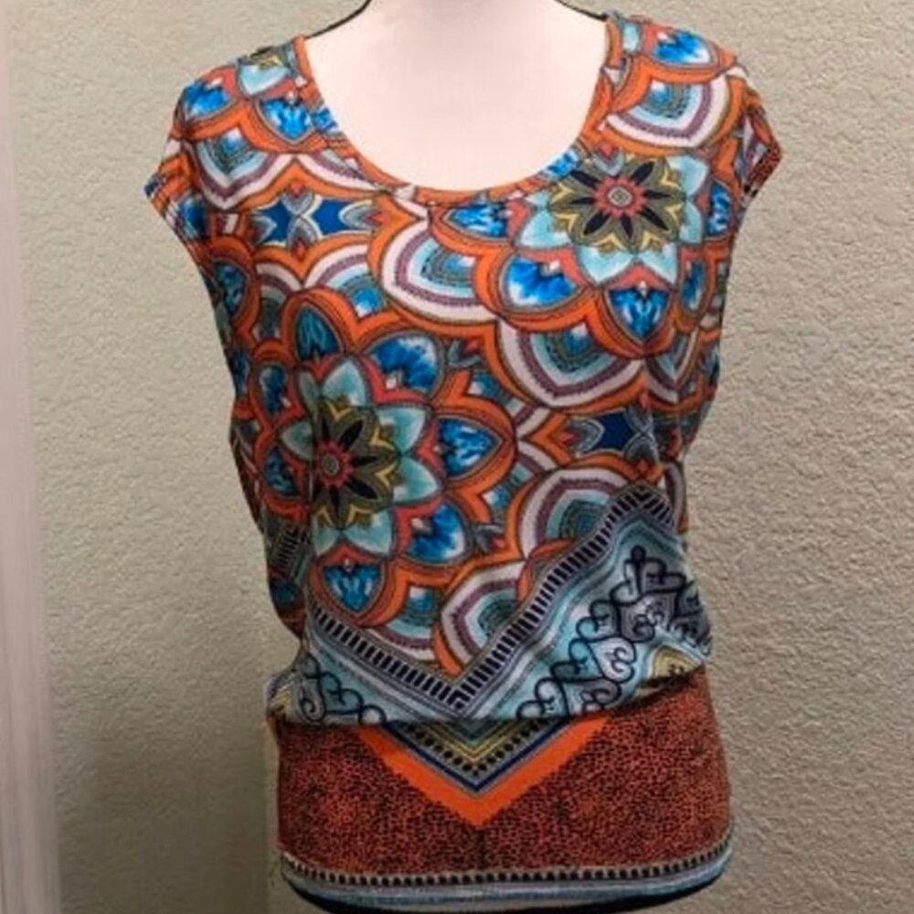 Ladie Blouse  Size X-tra Sm Beautiful colors  Gorgeous Design Nice!